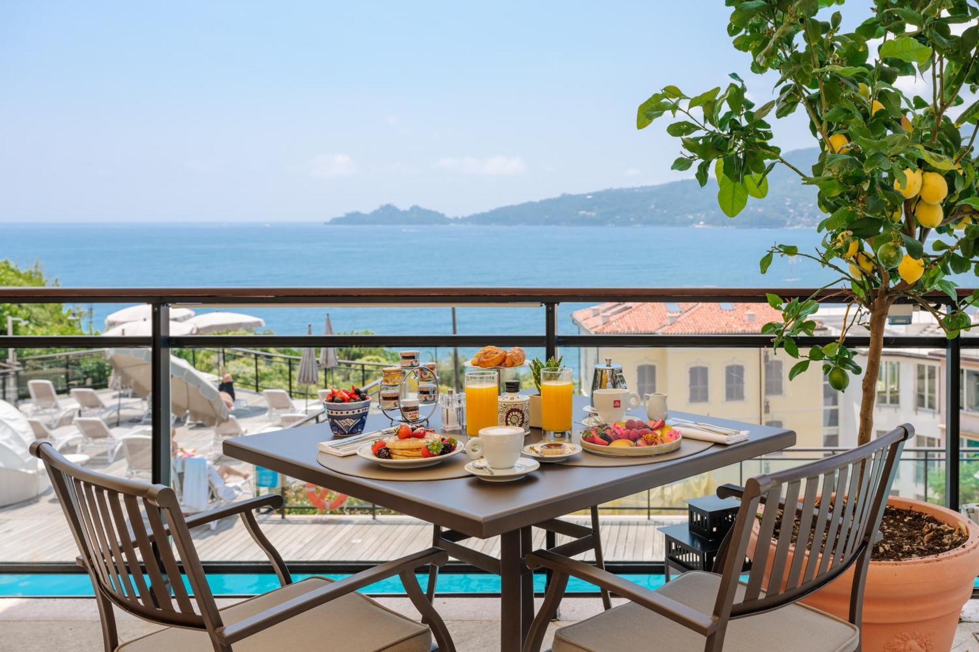 Grand Hotel Bristol Spa Resort, By R Collection Hotels Rapallo Exterior photo A breakfast table