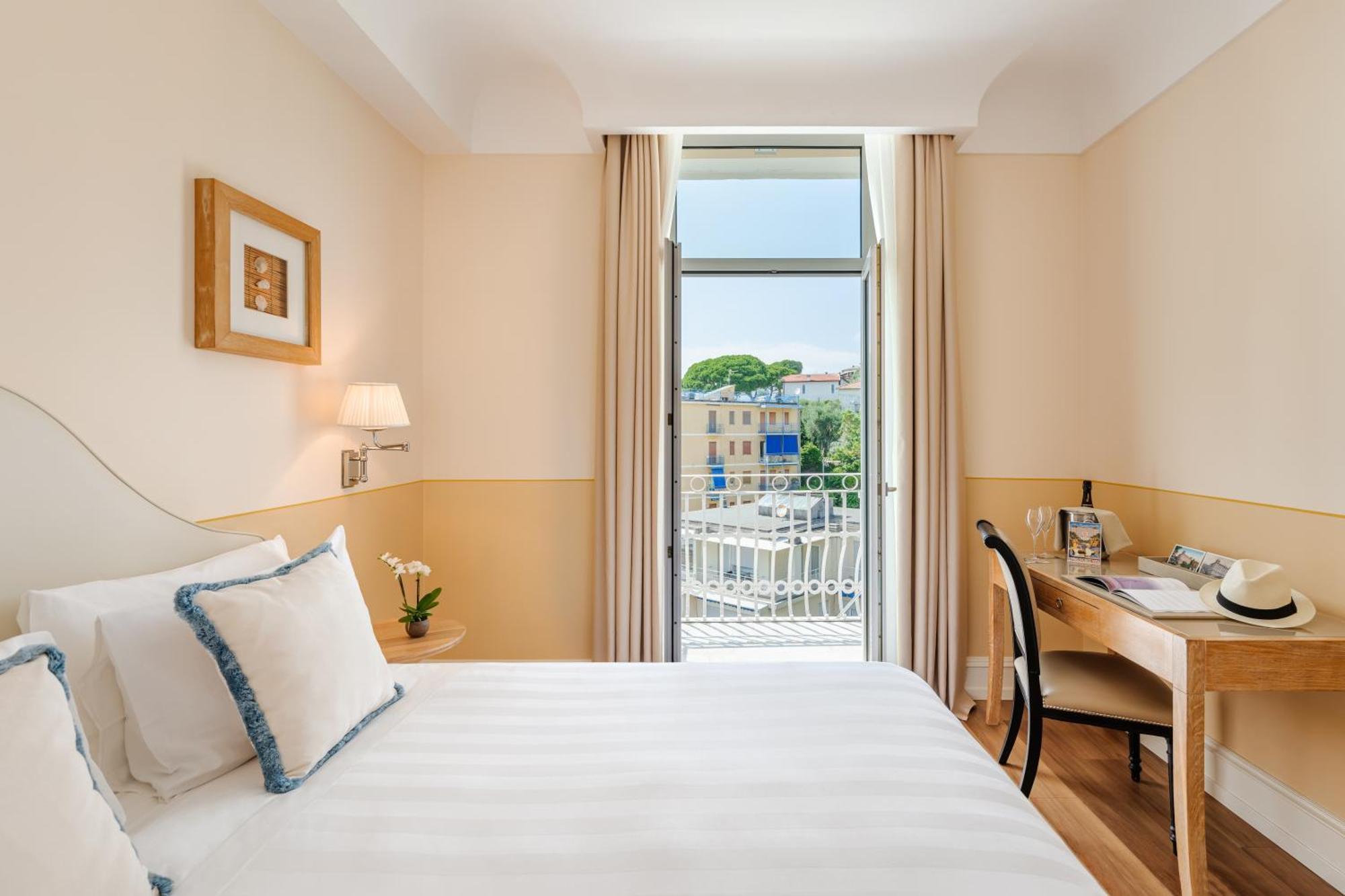 Grand Hotel Bristol Spa Resort, By R Collection Hotels Rapallo Exterior photo A room at the hotel
