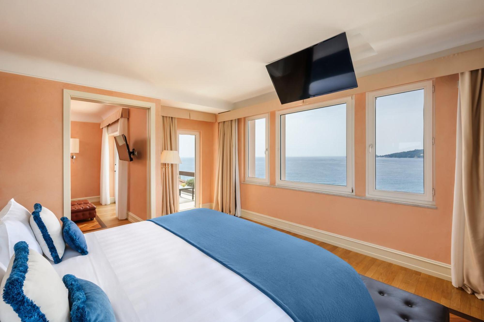 Grand Hotel Bristol Spa Resort, By R Collection Hotels Rapallo Exterior photo A bedroom at the Hotel
